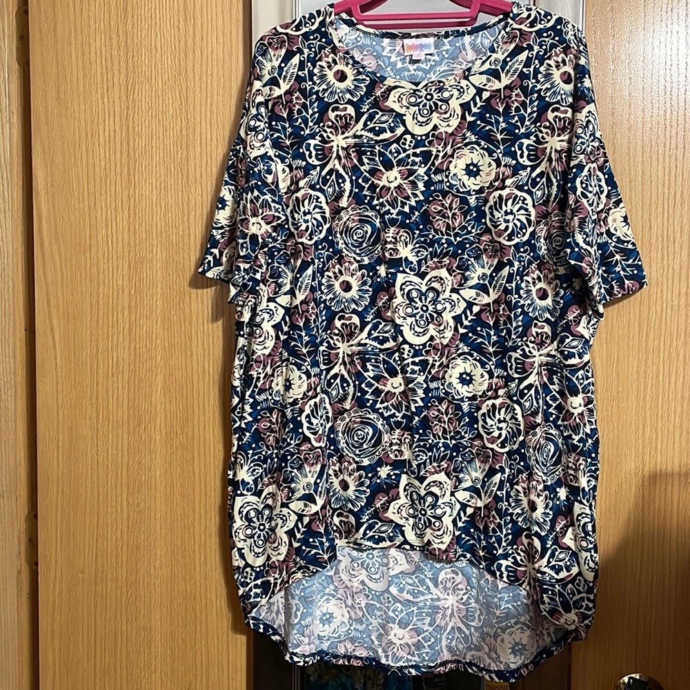 LuLaRoe floral blue and pink size Medium short sleeve tunic
